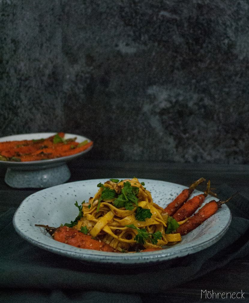 Safrantagliatelle mit Gewürzbutter & Minzmöhren